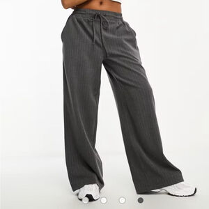 ASOS DESIGN Gray Pinstripe Wide Leg Pants Size 6 Stretchy Comfy Work Pants